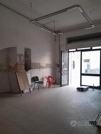Locale in Piazza Castello a Copertino