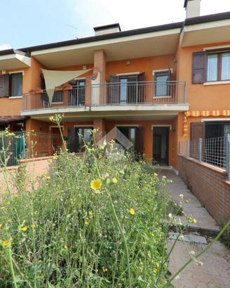 VILLA A SCHIERA A ROVERBELLA