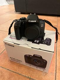 CANON EOS 800D (5700 scatti) + 2 obiettivi + acc.