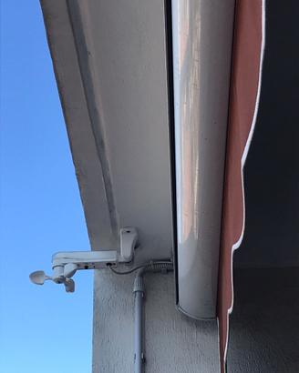 Tenda motorizzata con telecomando e sensore vento