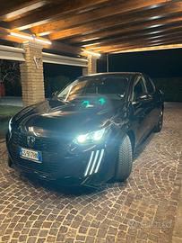 Puegeot 208 1.2 100 cv NEOPATENTATI