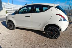 Lancia Ypsilon 0.9 TwinAir 85 CV 5 porte Metano Ec