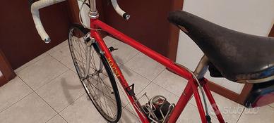 Bicicletta da corsa  su strada