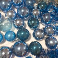 Decorazioni natalizie palline blu e bianco