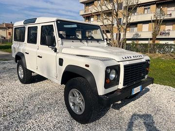 Land Rover Defender 110 2.4 TD4 Station Wagon E