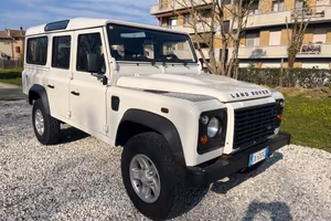 Land Rover Defender 110 2.4 TD4 Station Wagon E