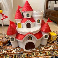 Castello di Peach con personaggi super mario