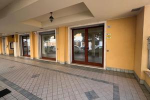 Quartello via Monaco locale commerciale