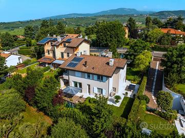 Villa di 369 m² con più di 5 locali e box auto dop