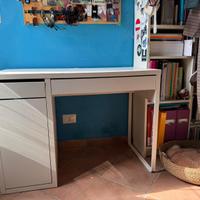 Scivania Ikea bianca