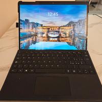 Surface pro 9 con tastiera e custodia