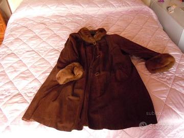 Cappotto di camoscio con collo e polsi di visone