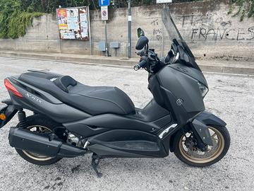 Yamaha X-Max 300