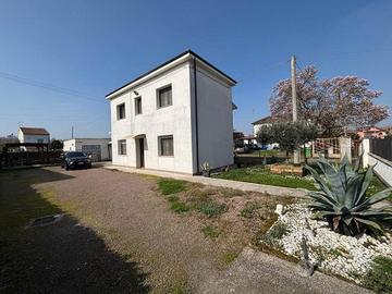 Villa di 131 m² con 4 locali e box auto a Occhiobe