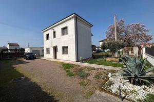 Villa di 131 m² con 4 locali e box auto a Occhiobe