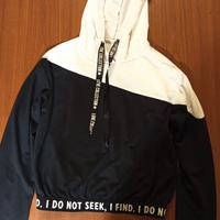 Felpa bianca e nera con cappuccio