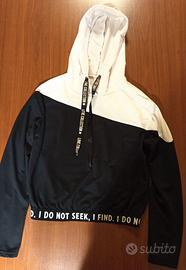 Felpa bianca e nera con cappuccio