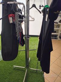 Arredo Negozio – Espositori, Manichini, Bancone