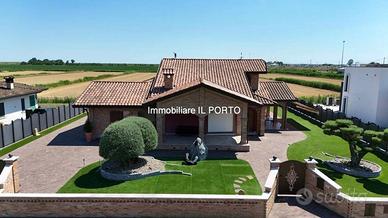 Villa di 210 m² con 5 locali e box auto a Goro