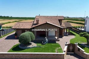 Villa di 210 m² con 5 locali e box auto a Goro