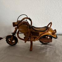 Modellino di moto fatto in legno