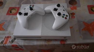  xbox one s con Playstation 4,anche la pro