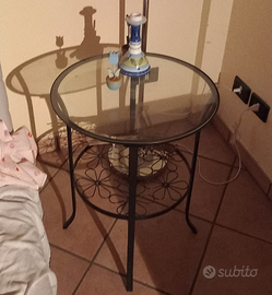 Tavolino rotondo in ferro battuto e vetro