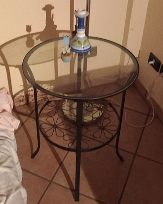 Tavolino rotondo in ferro battuto e vetro