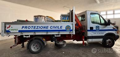 IVECO DAILYcon GRU e RIBALTABILE TRILATERALE