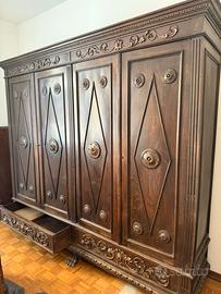 Mobile noce antico a 4 ante scolpito a mano