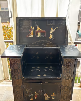 Mobile bar cinese in lacca nera