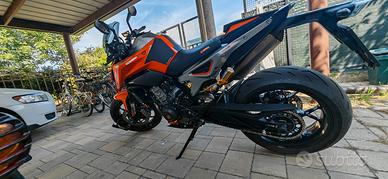KTM DUKE 790 105 CV MONO OHNLINS