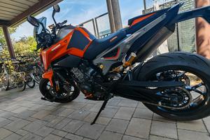 KTM DUKE 790 105 CV MONO OHNLINS