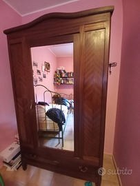 Armadio antico stile arte povera