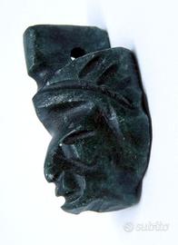 Testa di guerriero giaguaro maya in giadeite.