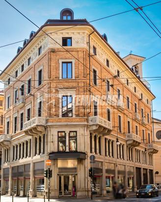 5 LOCALI FINEMENTE RISTRUTTURATO, ZONA PIAZZA CAST
