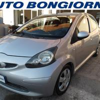 TOYOTA AYGO 5p 1.4d Sol