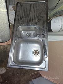 lavandino compreso di rubinetto da cucinq