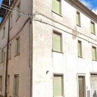 Appartamento con 3 camere,due bagni vicino centro