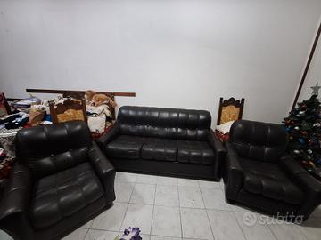 poltrone e divano letto pelle nera