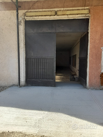 Locale uso magazzino