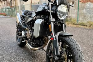 Husqvarna Svartpilen 801