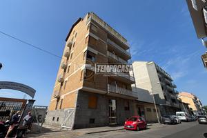 TRILOCALE PARZIALMENTE RISTRUTTURATO CON BOX LIBER