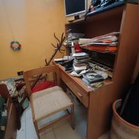 scrivania con sedia