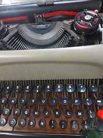 macchina da scrivere Olivetti 44