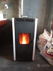 stufa pellet mod.Flavia Lincar 6.5 Kw funzionante