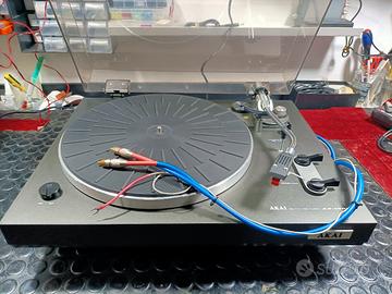 Akai AP 100c, giradischi a cinghia