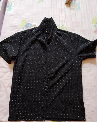 Camicia a maniche corte nera a pois bianchi