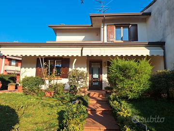 Villa bifamiliare ampie metrature