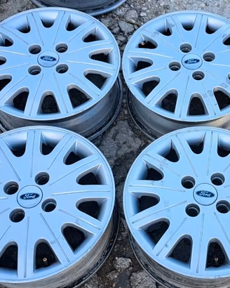Cerchi in lega Ford R15 - R 15